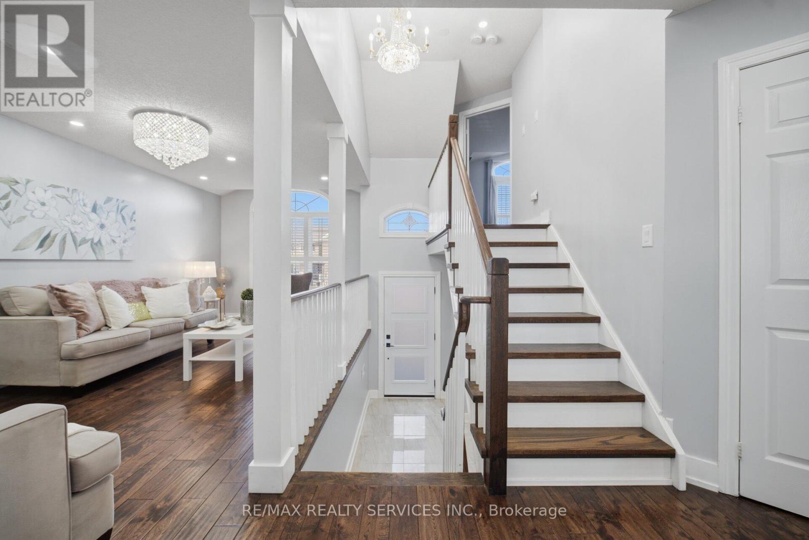 118 Van Scott Drive, Brampton, Ontario  L7A 1N4 - Photo 4 - W12975994