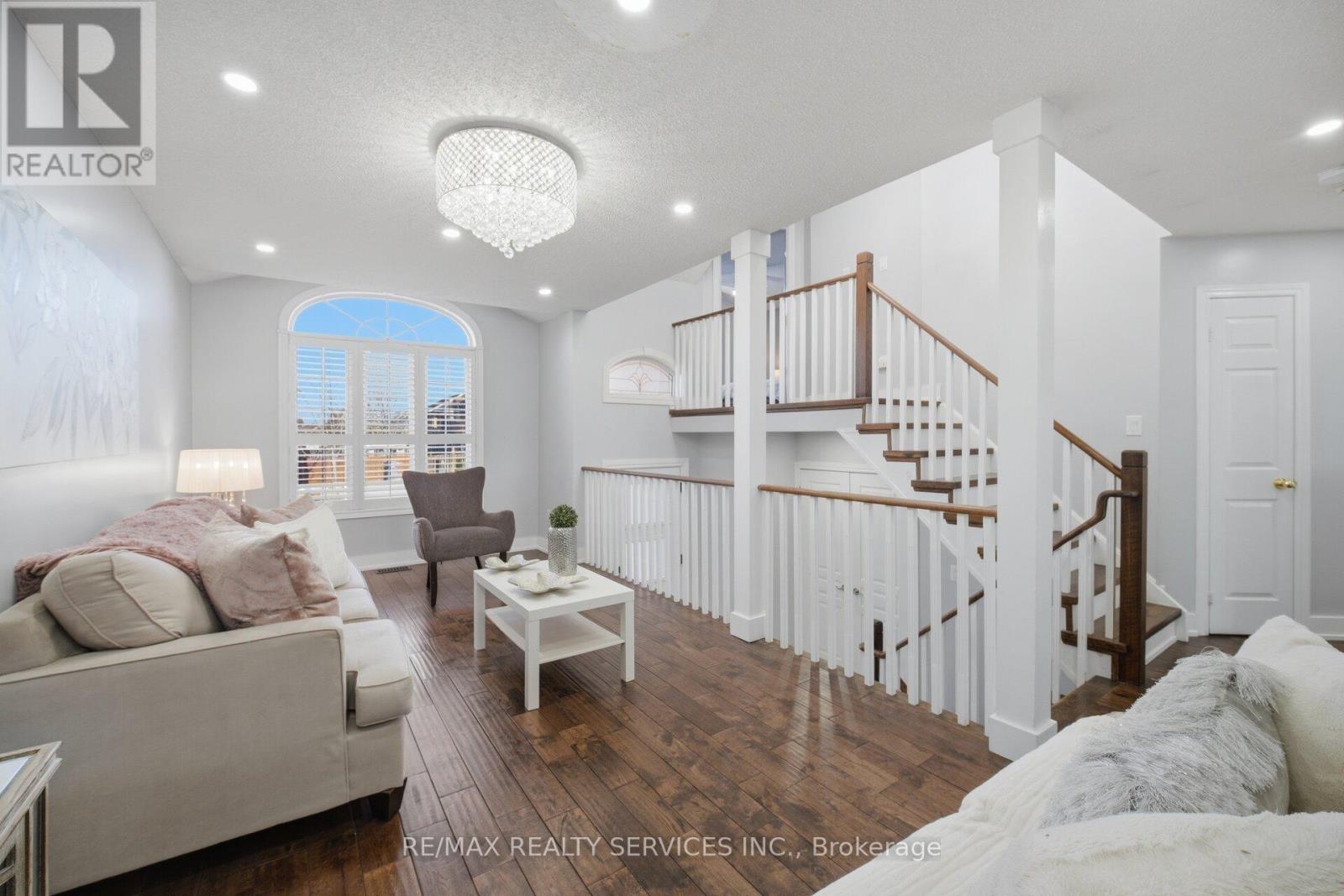 118 Van Scott Drive, Brampton, Ontario  L7A 1N4 - Photo 6 - W12975994