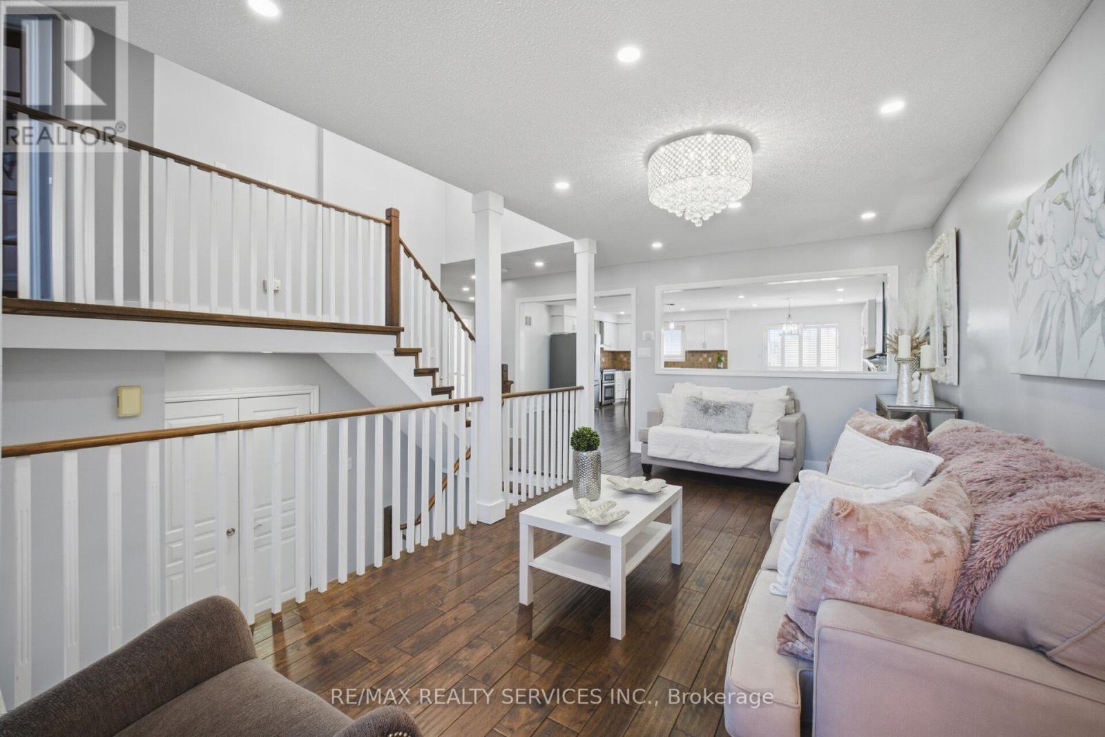 118 Van Scott Drive, Brampton, Ontario  L7A 1N4 - Photo 8 - W12975994