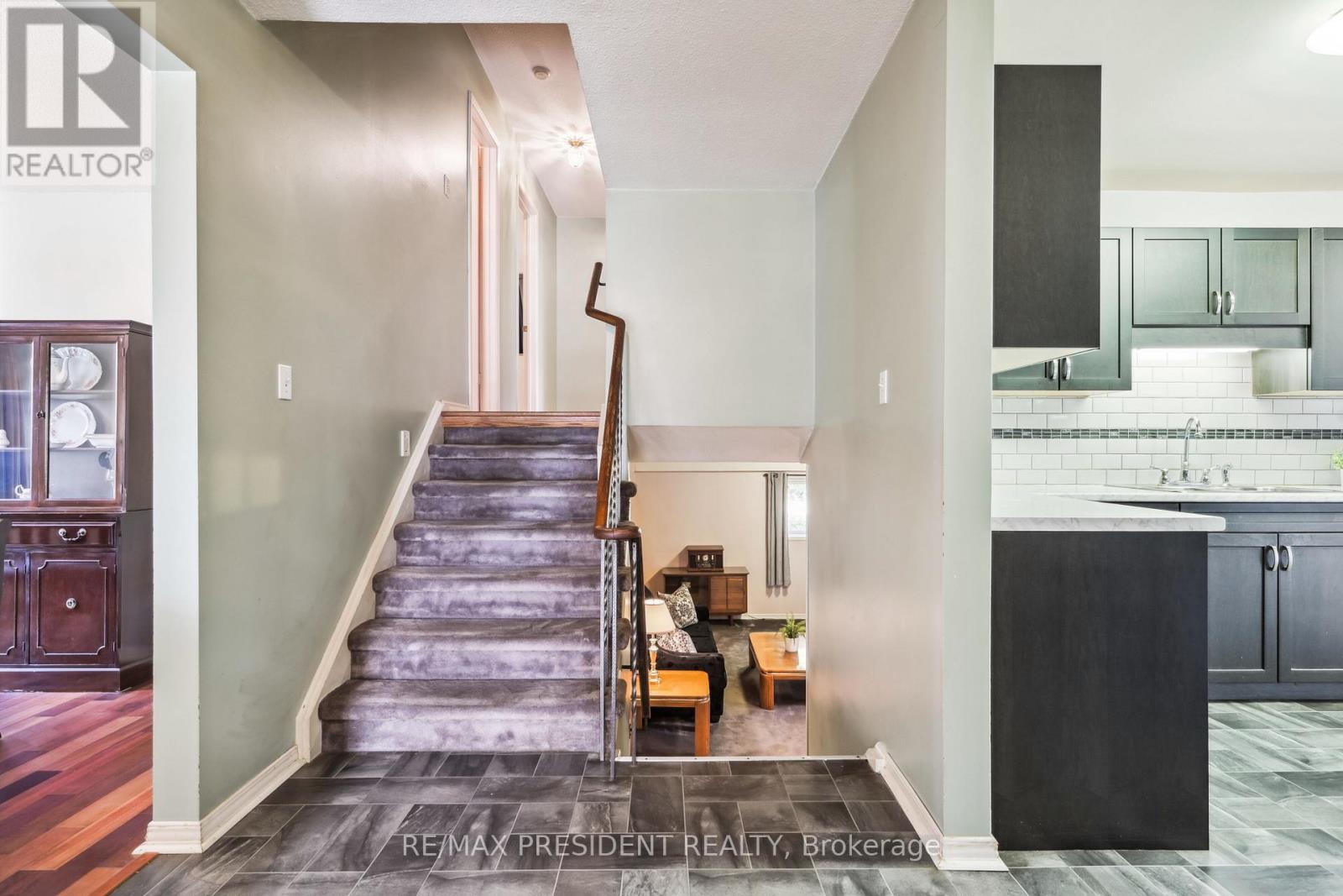 384 Centre Street N, Brampton, Ontario  L6V 3L6 - Photo 18 - W12976026