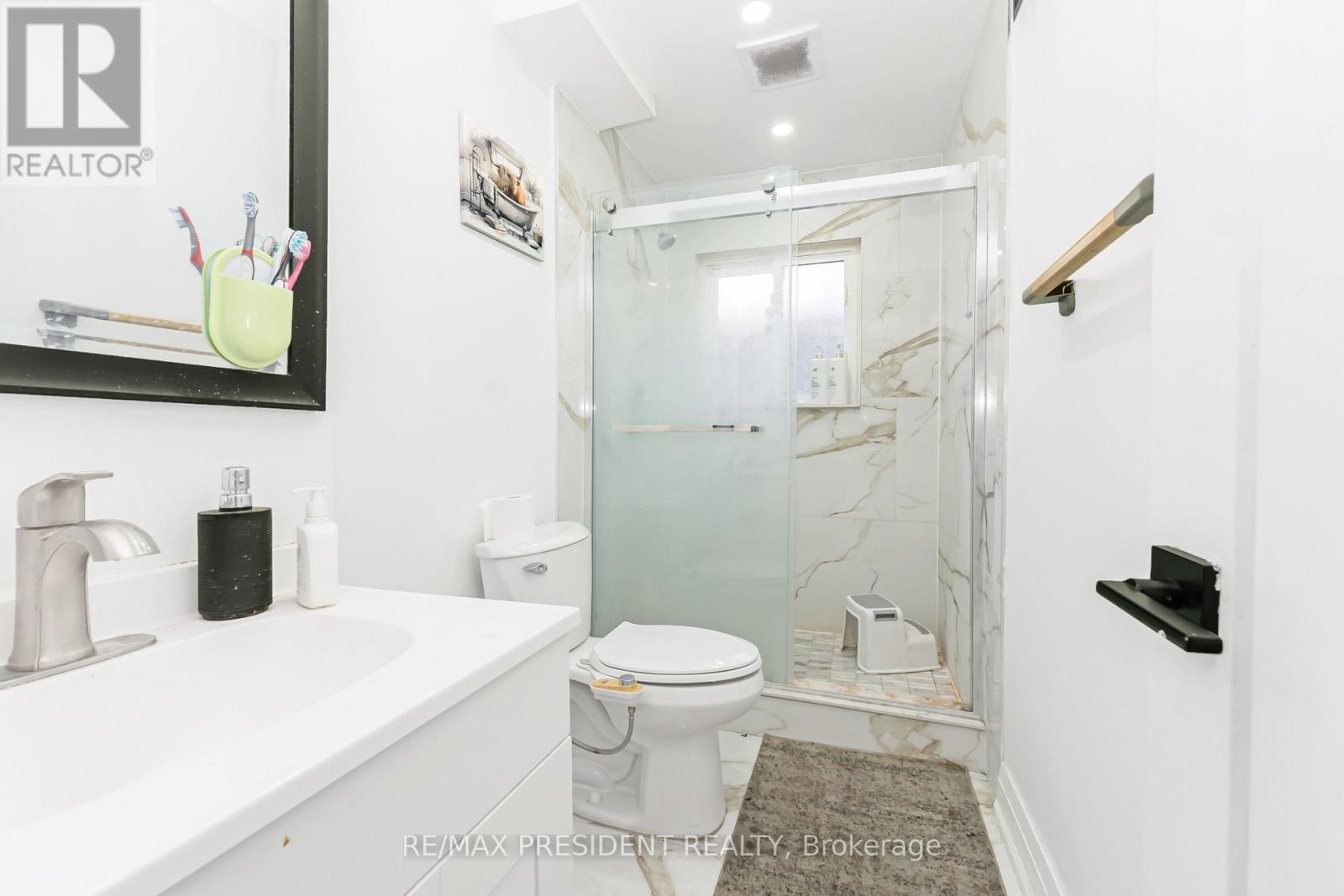 384 Centre Street N, Brampton, Ontario  L6V 3L6 - Photo 24 - W12976026