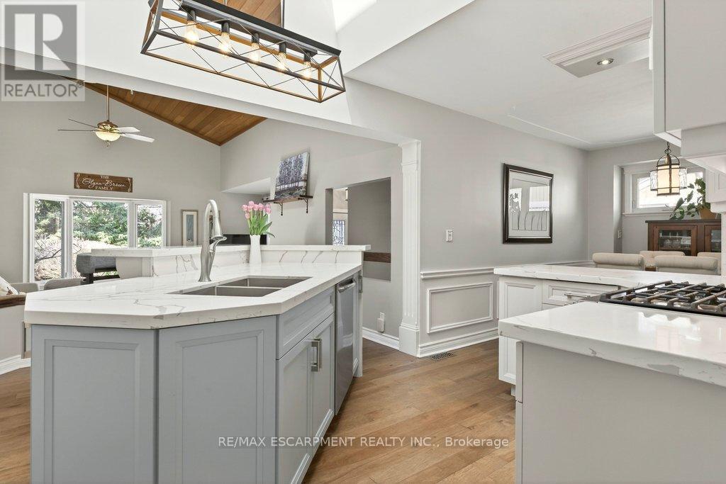 2119 Paisley Avenue, Burlington, Ontario  L7R 1W1 - Photo 12 - W12976084