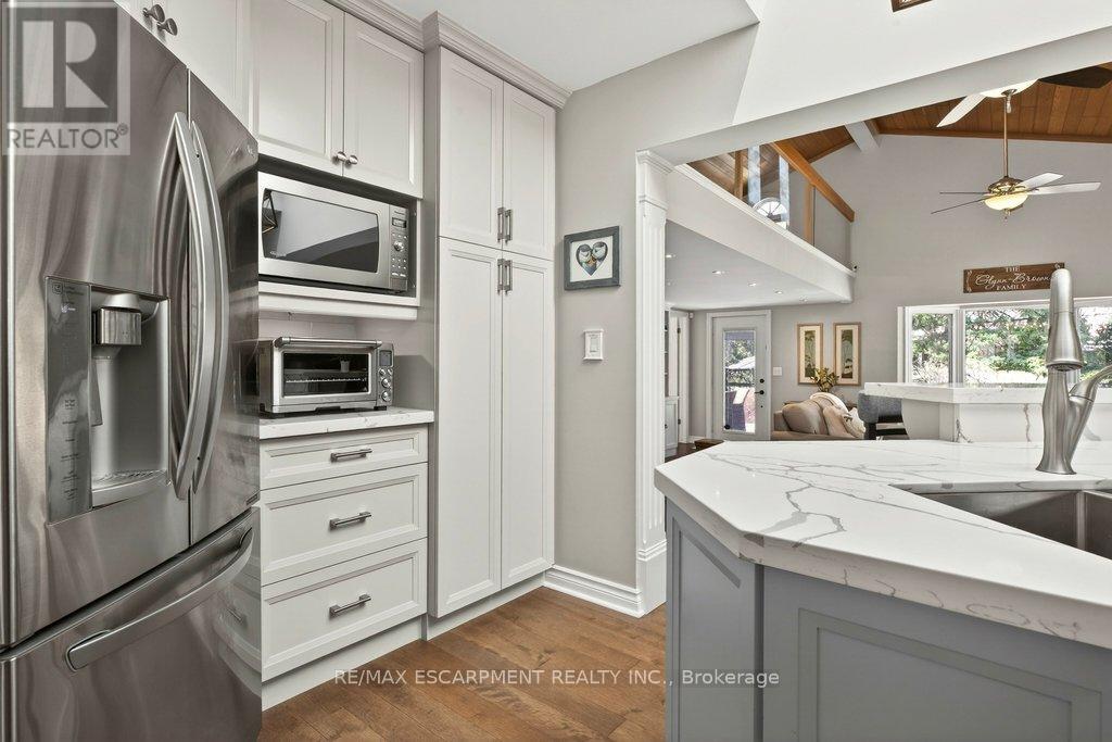 2119 Paisley Avenue, Burlington, Ontario  L7R 1W1 - Photo 13 - W12976084