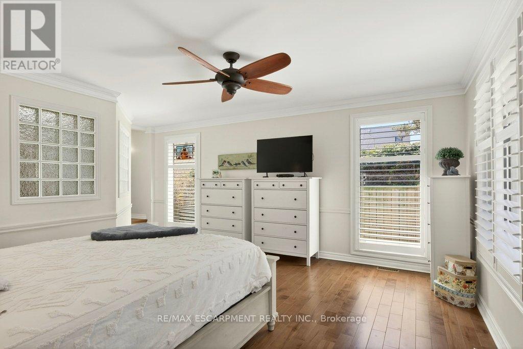 2119 Paisley Avenue, Burlington, Ontario  L7R 1W1 - Photo 25 - W12976084