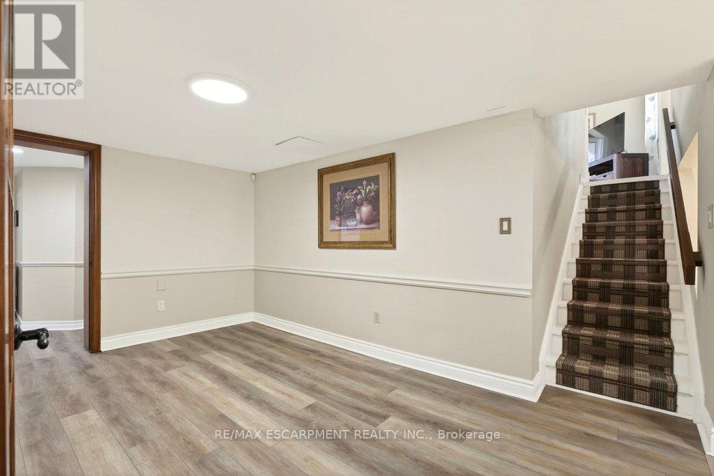 2119 Paisley Avenue, Burlington, Ontario  L7R 1W1 - Photo 33 - W12976084