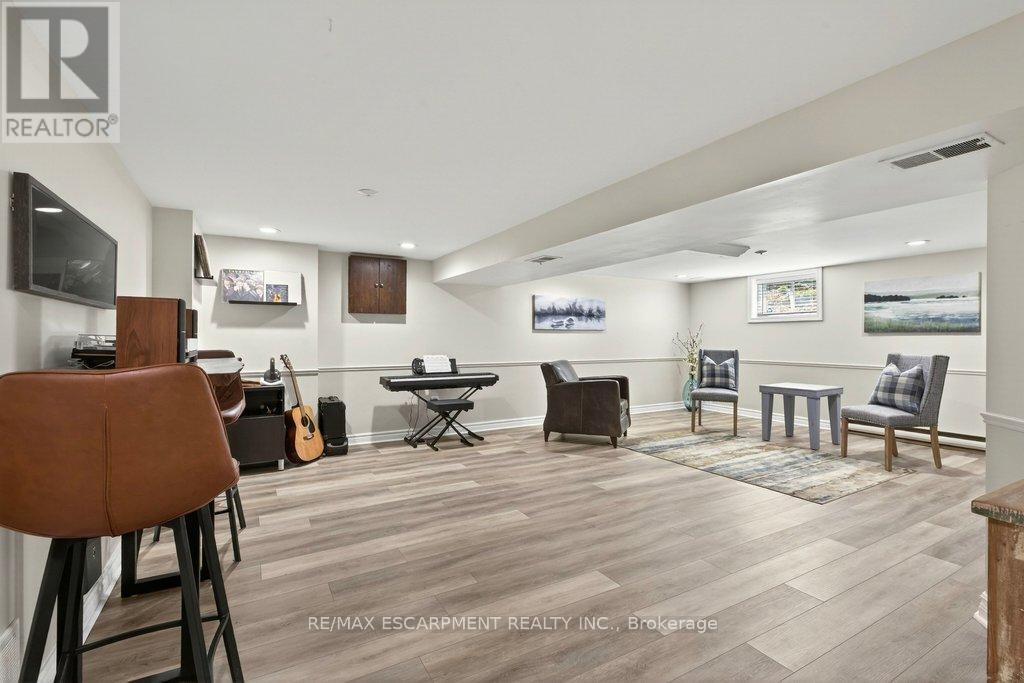 2119 Paisley Avenue, Burlington, Ontario  L7R 1W1 - Photo 36 - W12976084