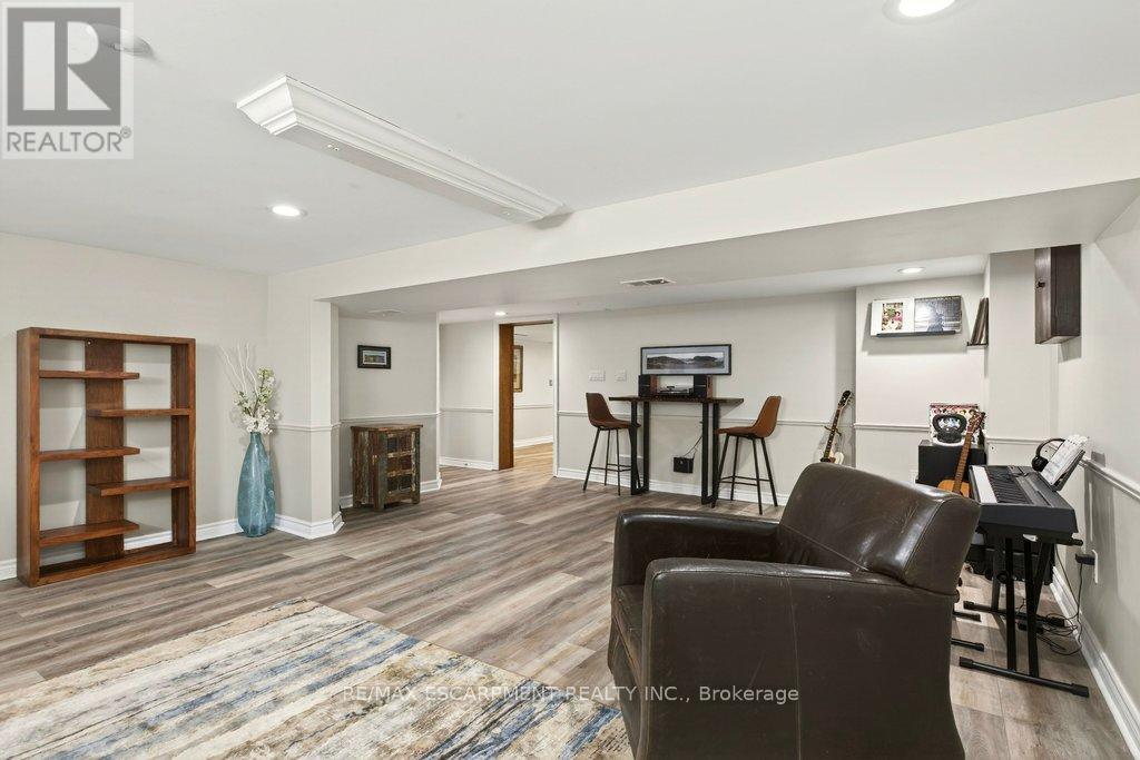 2119 Paisley Avenue, Burlington, Ontario  L7R 1W1 - Photo 37 - W12976084