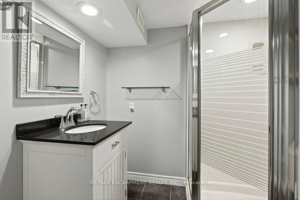 2119 Paisley Avenue, Burlington, Ontario  L7R 1W1 - Photo 38 - W12976084