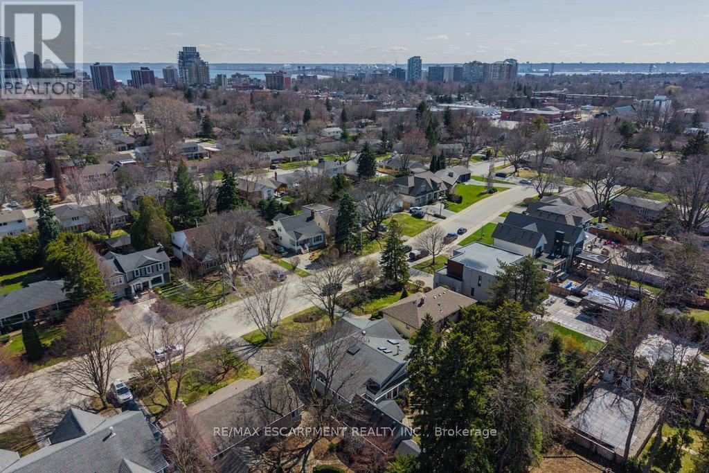 2119 Paisley Avenue, Burlington, Ontario  L7R 1W1 - Photo 48 - W12976084