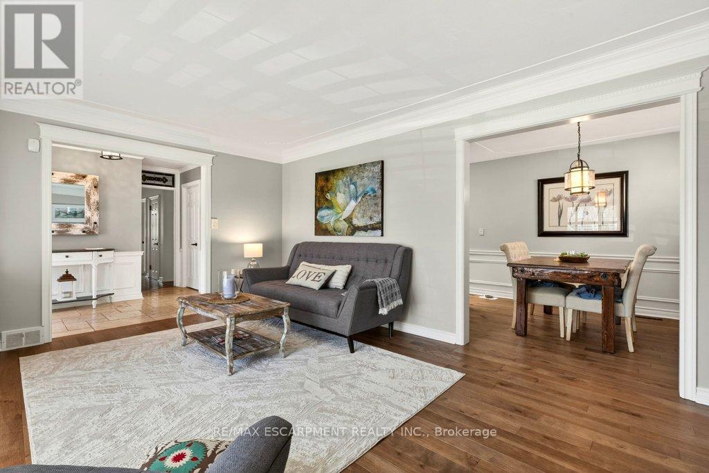 2119 Paisley Avenue, Burlington, Ontario  L7R 1W1 - Photo 9 - W12976084