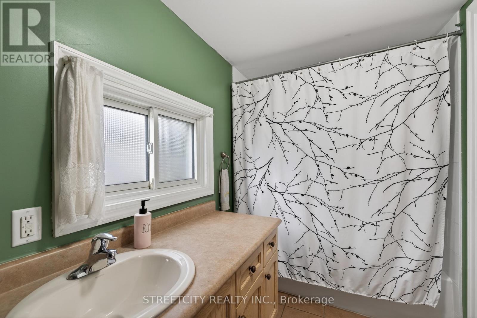 12 Pearl Street, Tillsonburg, Ontario  N4G 1L3 - Photo 12 - X12976260