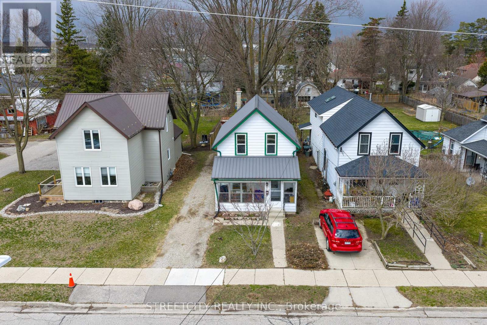 12 Pearl Street, Tillsonburg, Ontario  N4G 1L3 - Photo 2 - X12976260