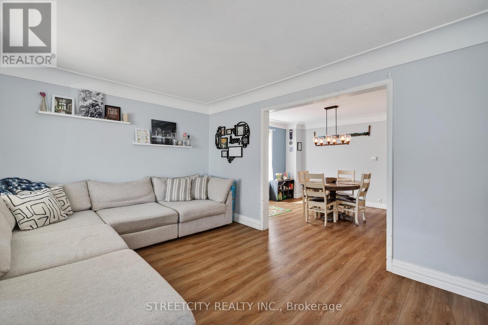 12 Pearl Street, Tillsonburg, Ontario  N4G 1L3 - Photo 3 - X12976260