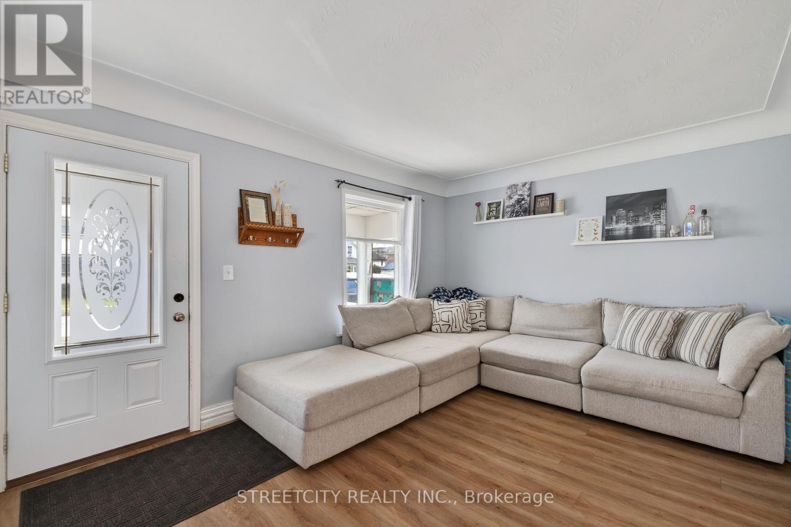 12 Pearl Street, Tillsonburg, Ontario  N4G 1L3 - Photo 4 - X12976260