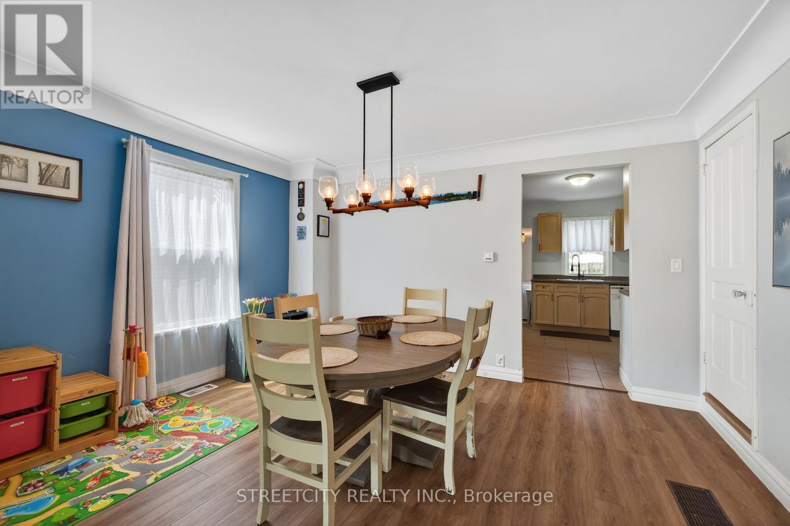 12 Pearl Street, Tillsonburg, Ontario  N4G 1L3 - Photo 6 - X12976260