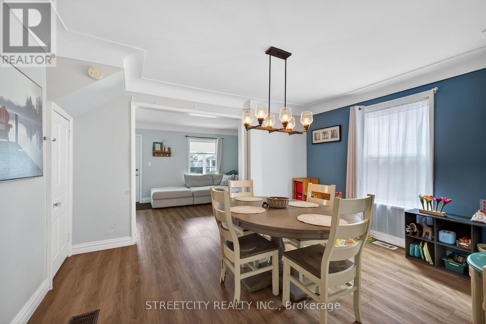 12 Pearl Street, Tillsonburg, Ontario  N4G 1L3 - Photo 7 - X12976260