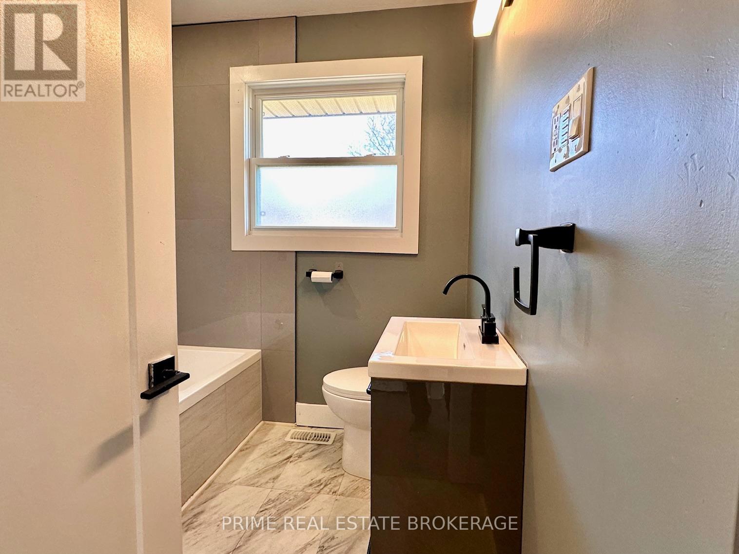 237 Montebello Drive, London East (East O), Ontario  N5W 1S4 - Photo 10 - X12976296