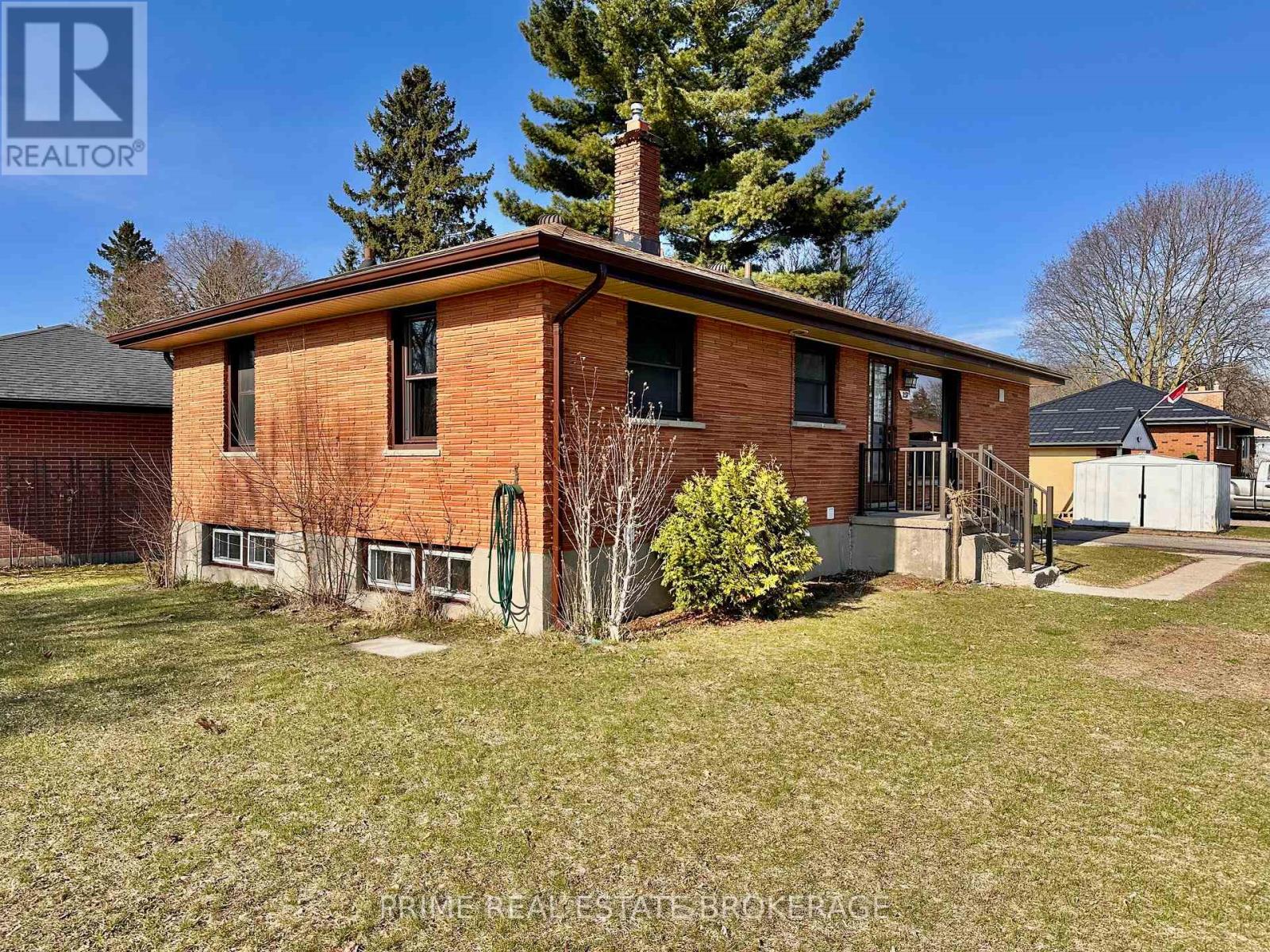 237 Montebello Drive, London East (East O), Ontario  N5W 1S4 - Photo 2 - X12976296