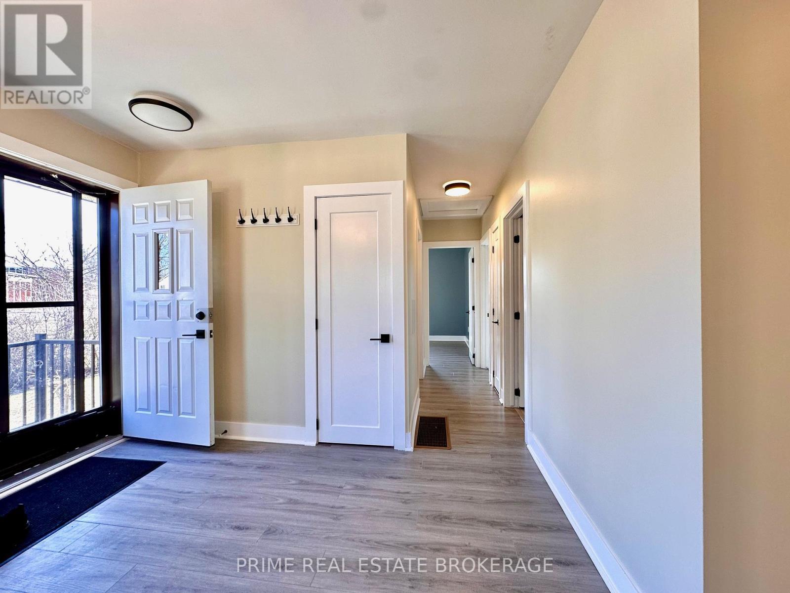 237 Montebello Drive, London East (East O), Ontario  N5W 1S4 - Photo 3 - X12976296