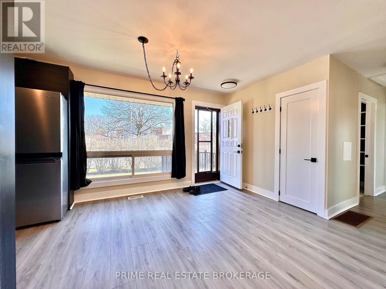 237 Montebello Drive, London East (East O), Ontario  N5W 1S4 - Photo 4 - X12976296