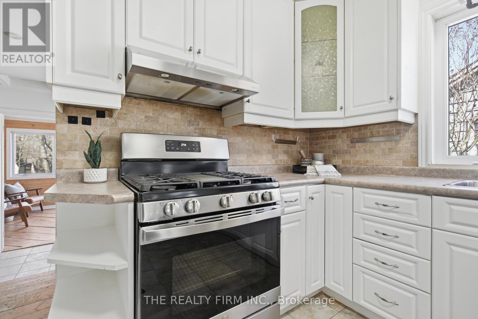 460 Moore Street, London South (South F), Ontario  N6C 2C2 - Photo 13 - X12976328