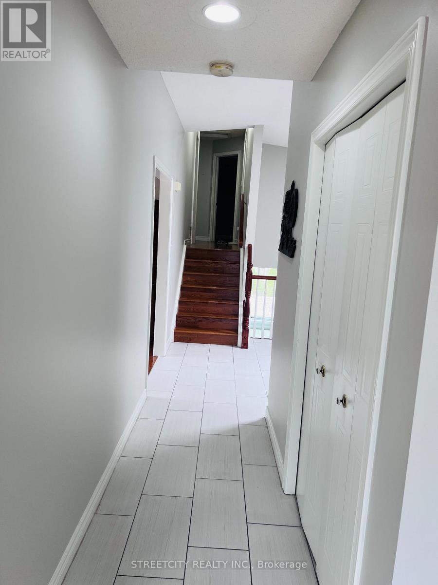 1279 Aldersbrook Road, London North (North I), Ontario  N6G 4T3 - Photo 4 - X12976338