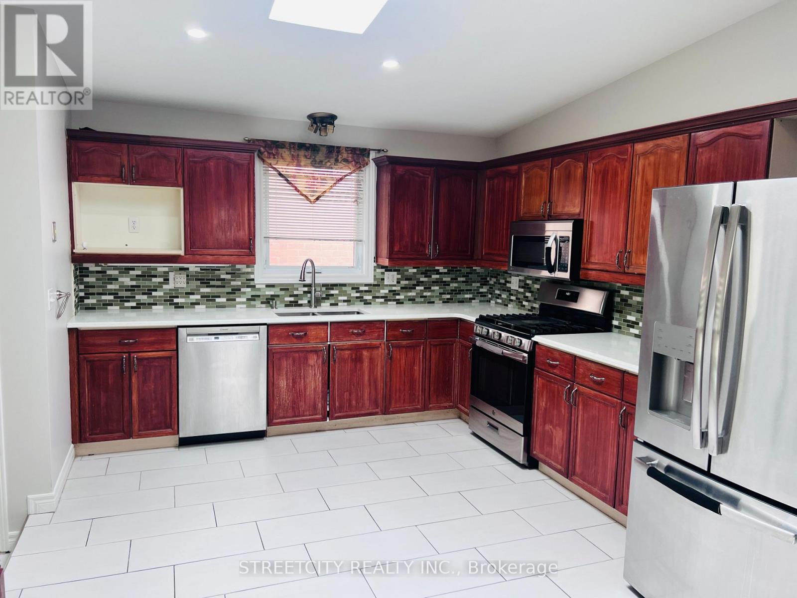 1279 Aldersbrook Road, London North (North I), Ontario  N6G 4T3 - Photo 8 - X12976338