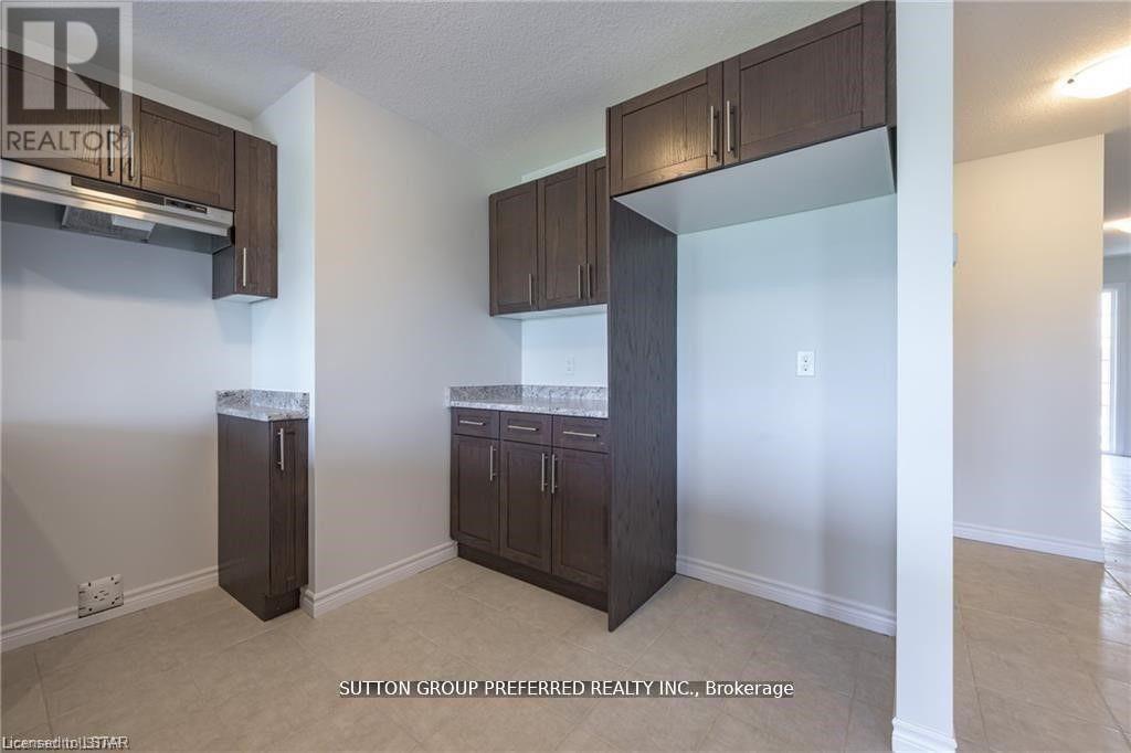 343 Kennington Way, London South (South W), Ontario  N6L 0H4 - Photo 9 - X12976404