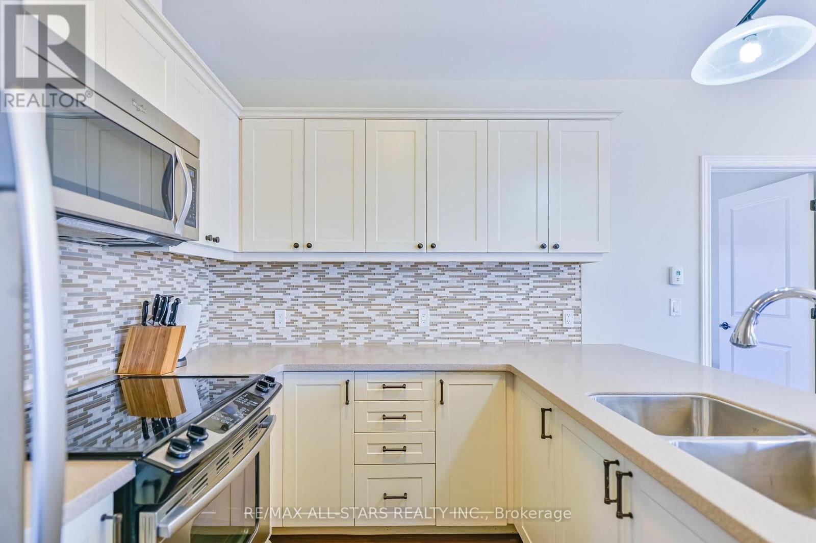 201 - 94 Francis Street W, Kawartha Lakes, Ontario  K0M 1N0 - Photo 8 - X12976282