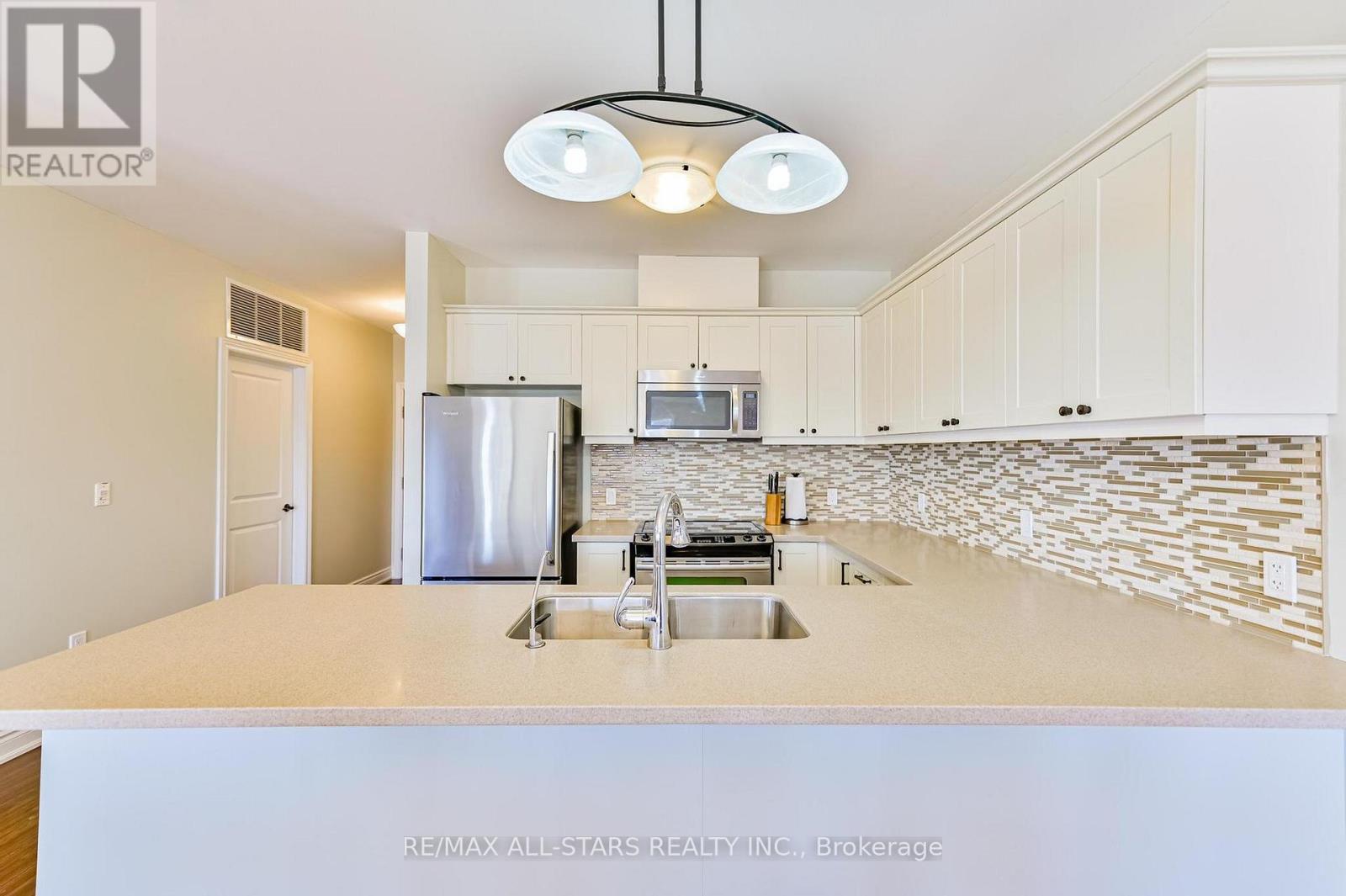 201 - 94 Francis Street W, Kawartha Lakes, Ontario  K0M 1N0 - Photo 9 - X12976282