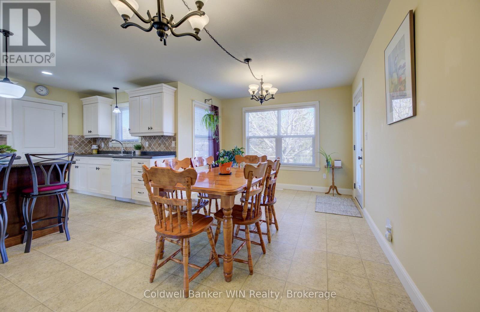 34 Regency Drive, Minto, Ontario  N0G 1M0 - Photo 12 - X12976234