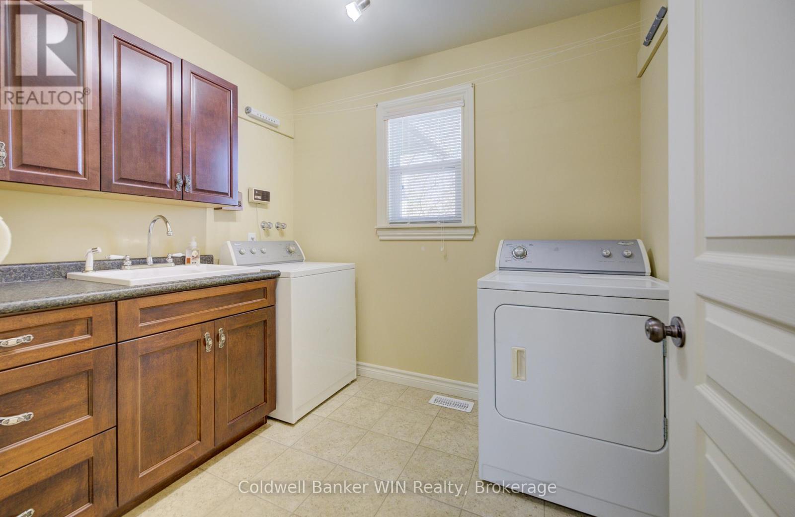 34 Regency Drive, Minto, Ontario  N0G 1M0 - Photo 16 - X12976234