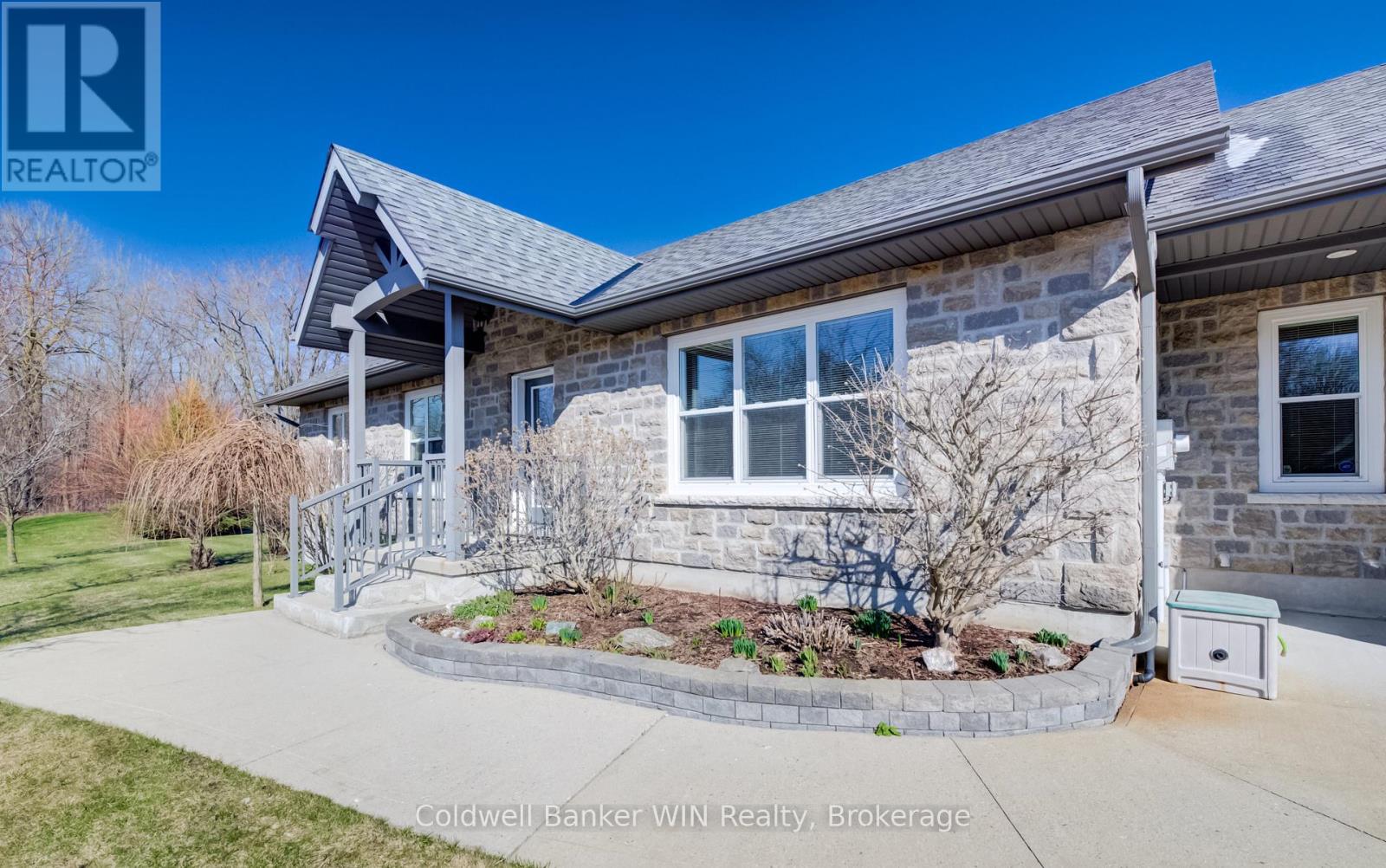 34 Regency Drive, Minto, Ontario  N0G 1M0 - Photo 2 - X12976234