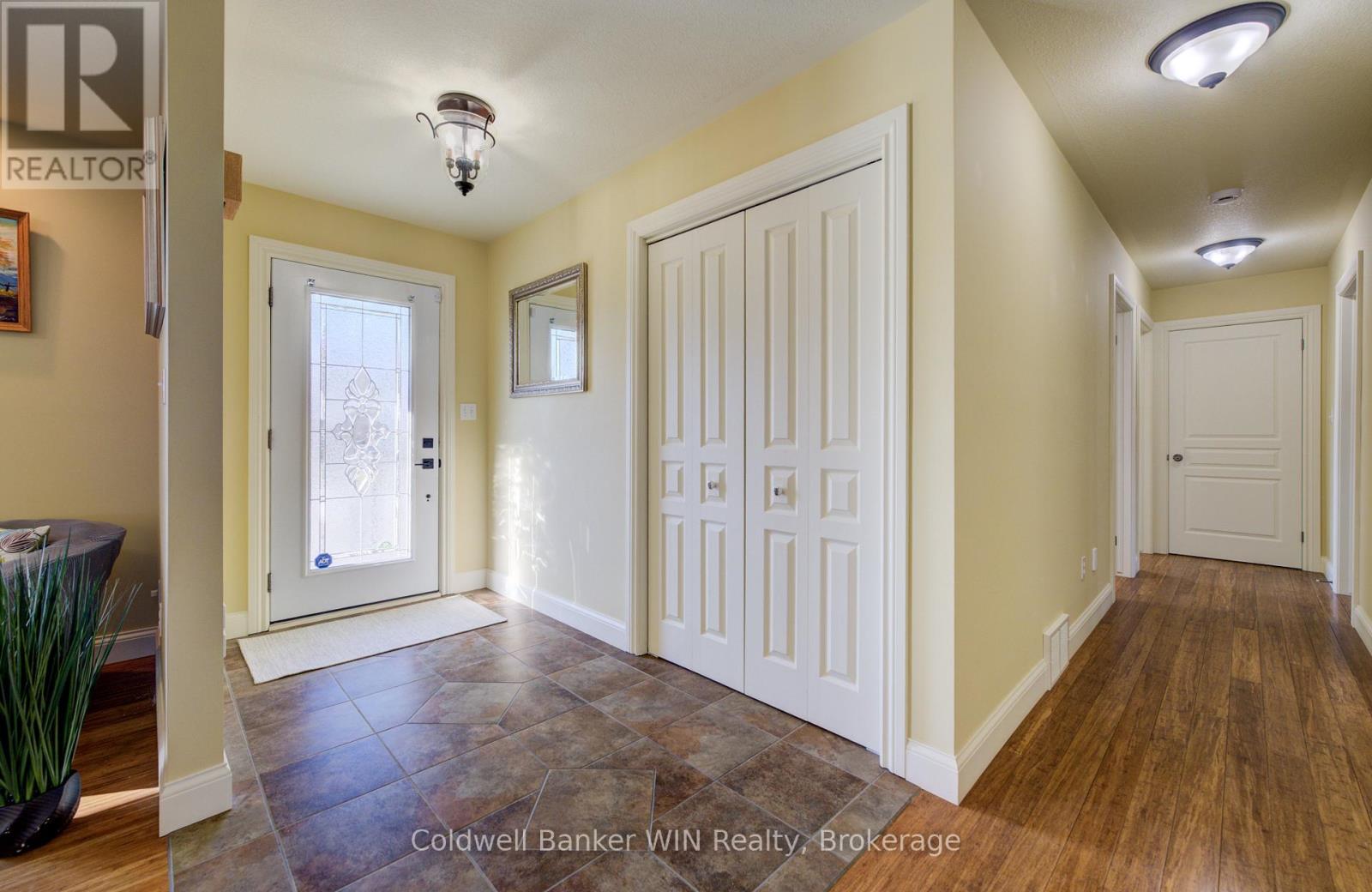 34 Regency Drive, Minto, Ontario  N0G 1M0 - Photo 3 - X12976234