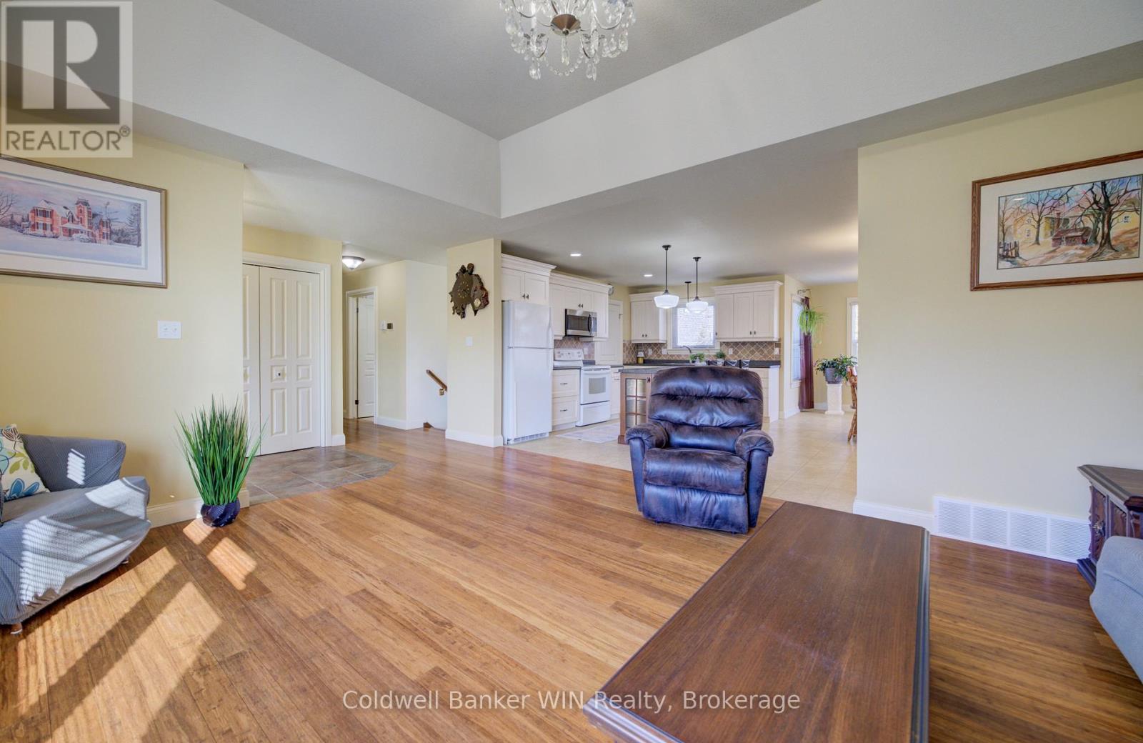 34 Regency Drive, Minto, Ontario  N0G 1M0 - Photo 4 - X12976234