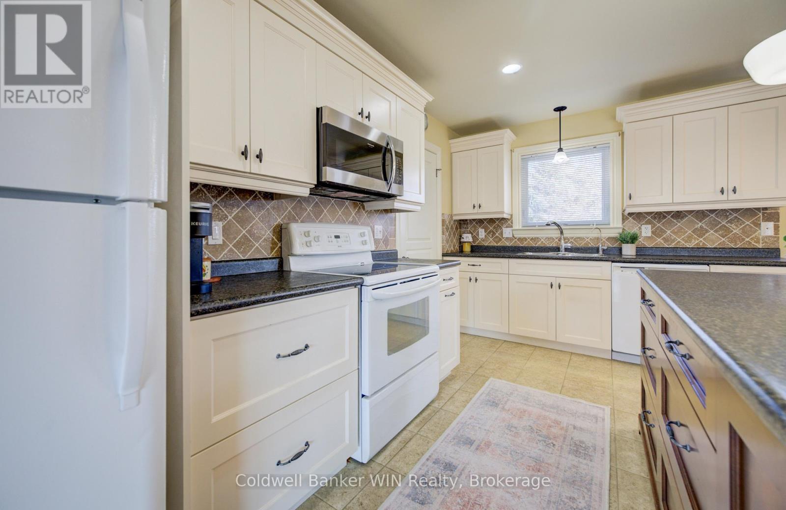 34 Regency Drive, Minto, Ontario  N0G 1M0 - Photo 9 - X12976234