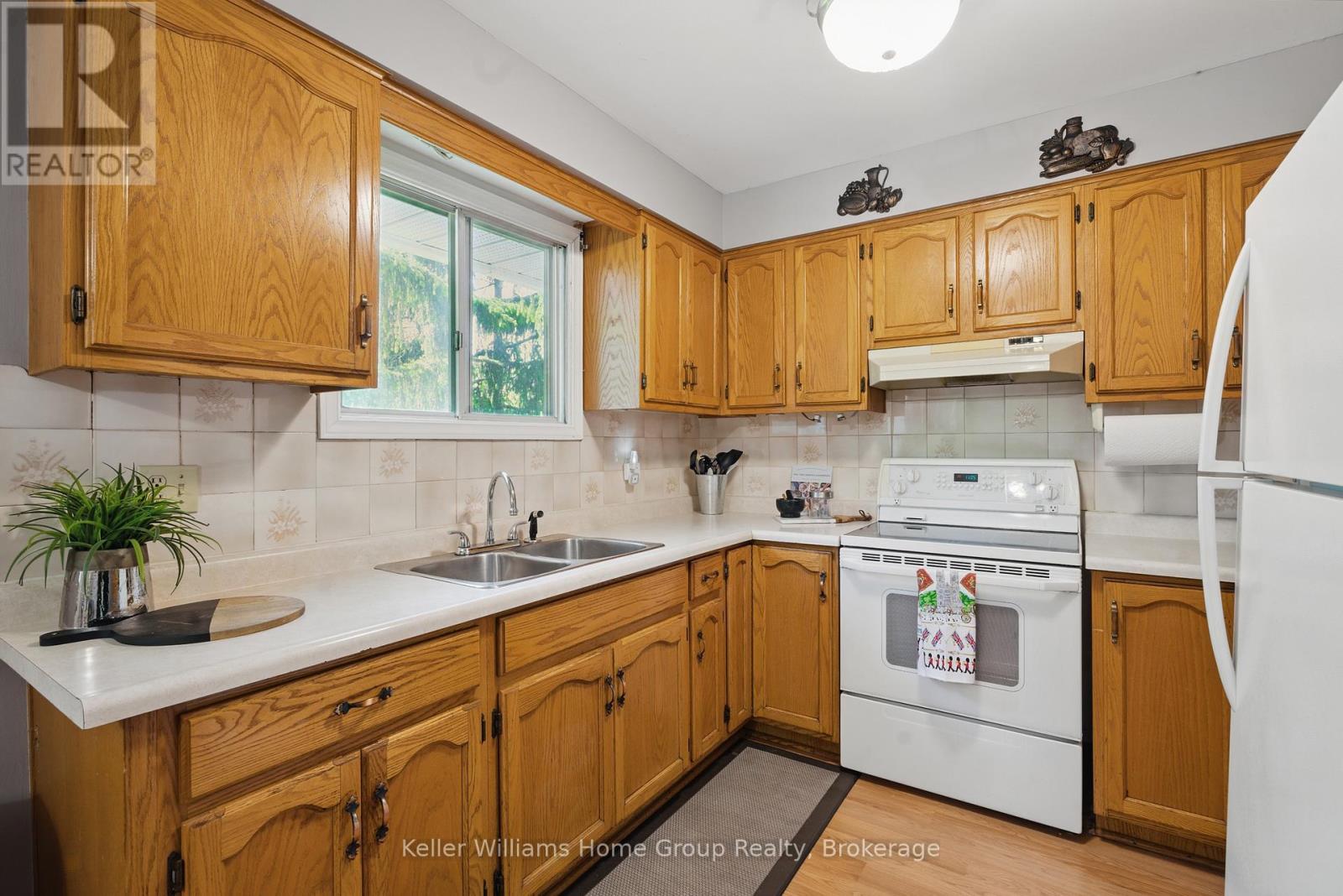 4 Market Street, Kitchener, Ontario  N2K 1H2 - Photo 11 - X12976492