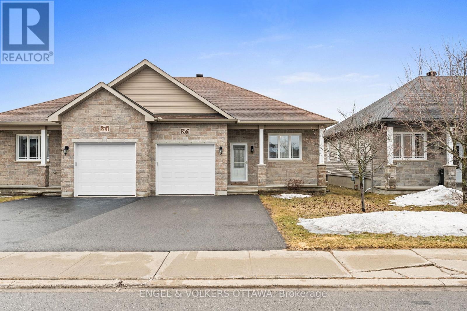 203 BELFORT STREET, Russell, Ontario