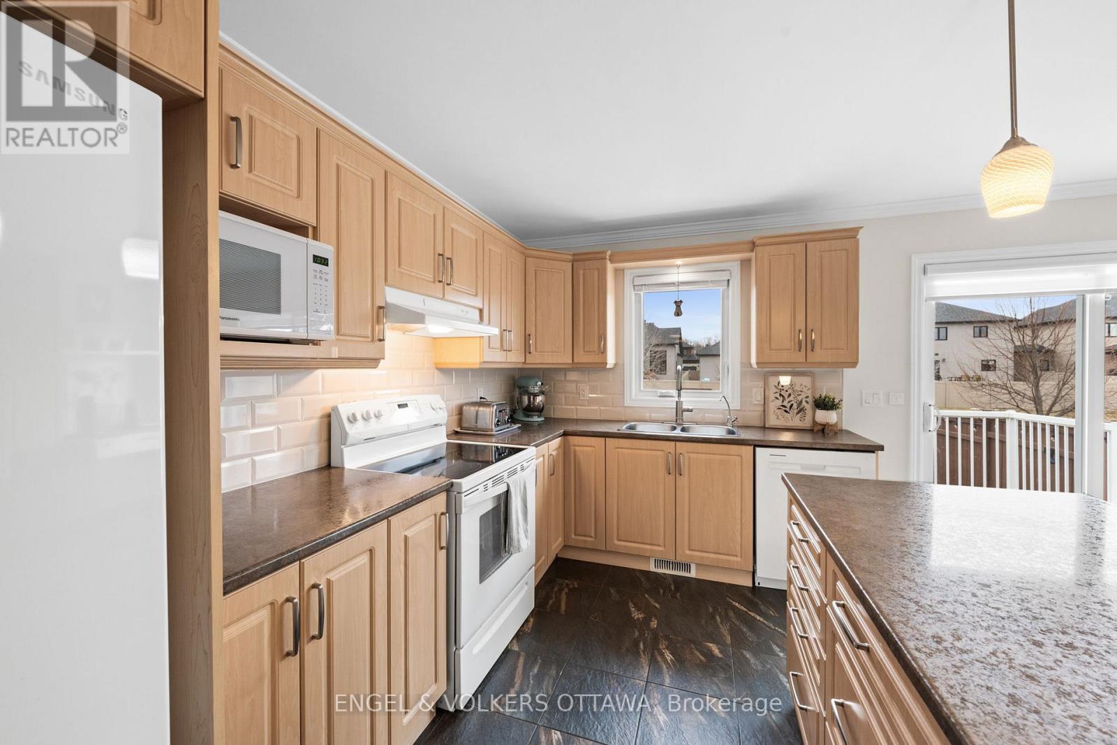 203 Belfort Street, Russell, Ontario  K0A 1W0 - Photo 10 - X12976134