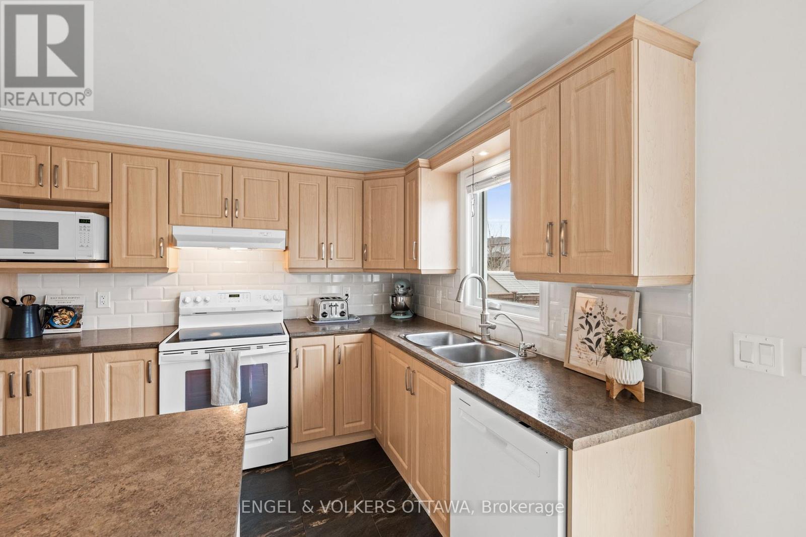 203 Belfort Street, Russell, Ontario  K0A 1W0 - Photo 12 - X12976134