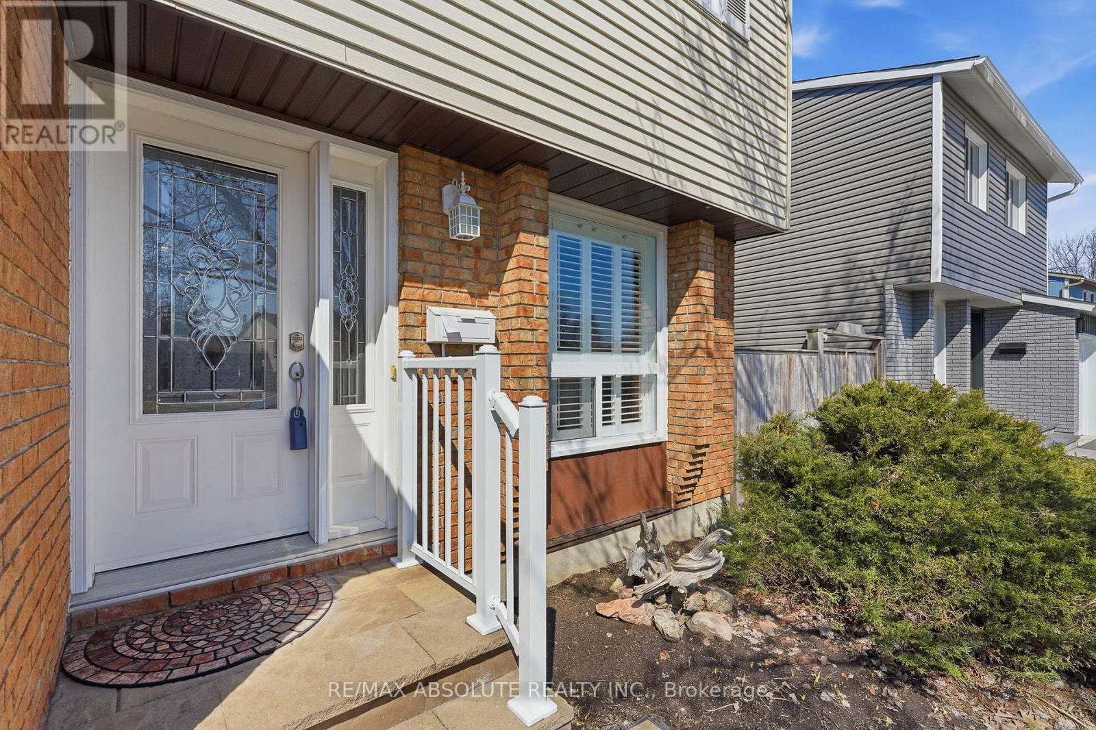 1594 St Georges Street, Ottawa, Ontario  K1E 2M9 - Photo 2 - X12976196