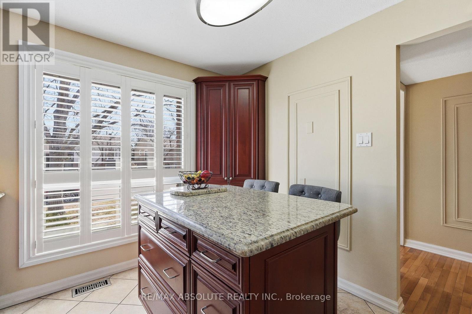 1594 St Georges Street, Ottawa, Ontario  K1E 2M9 - Photo 5 - X12976196