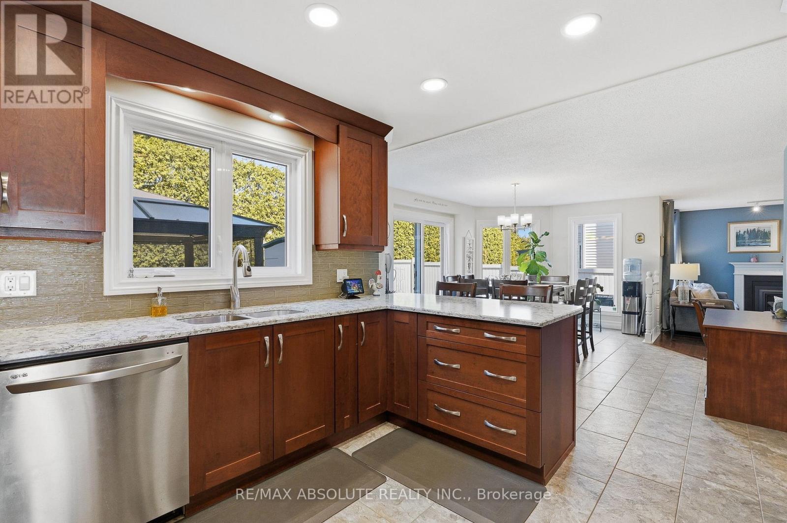 759 Montcrest Drive, Ottawa, Ontario  K4A 2N1 - Photo 6 - X12976322