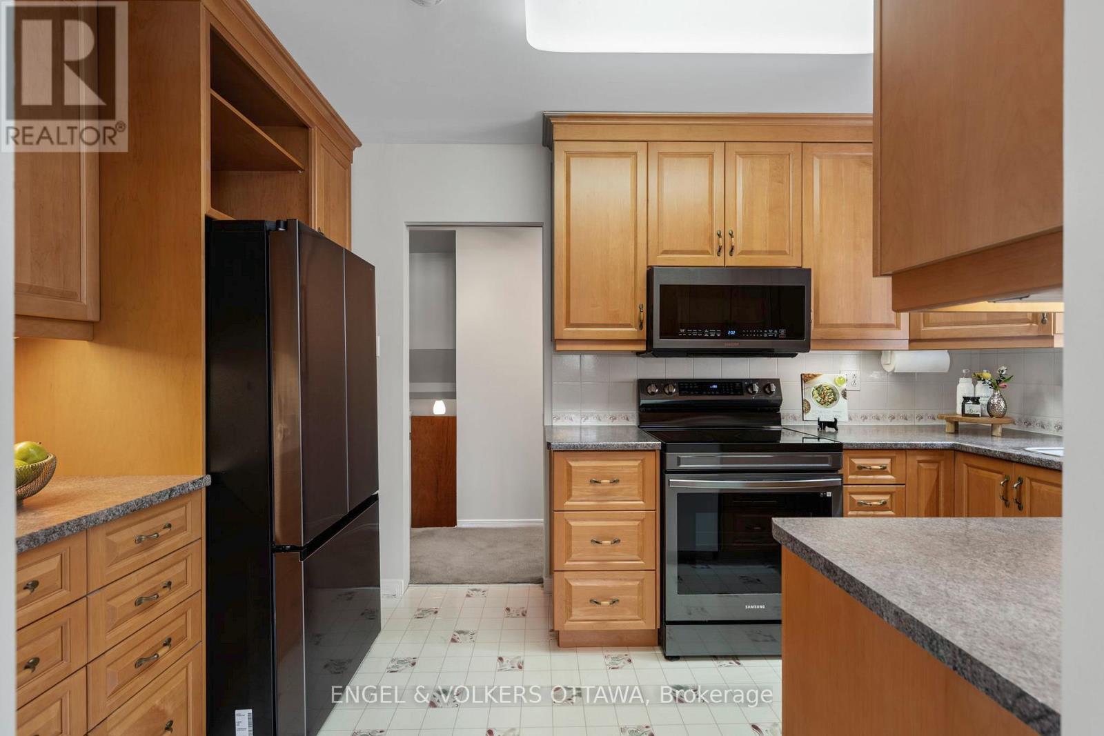 2125 Valley Drive, Ottawa, Ontario  K1G 2P6 - Photo 11 - X12976426