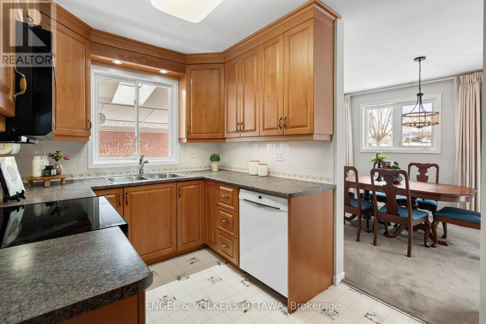 2125 Valley Drive, Ottawa, Ontario  K1G 2P6 - Photo 13 - X12976426