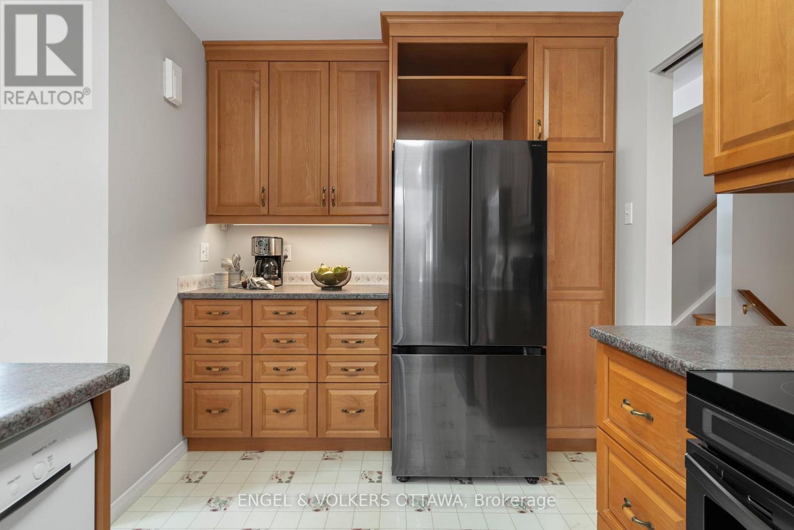 2125 Valley Drive, Ottawa, Ontario  K1G 2P6 - Photo 14 - X12976426