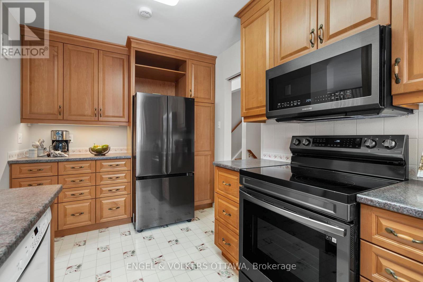 2125 Valley Drive, Ottawa, Ontario  K1G 2P6 - Photo 15 - X12976426