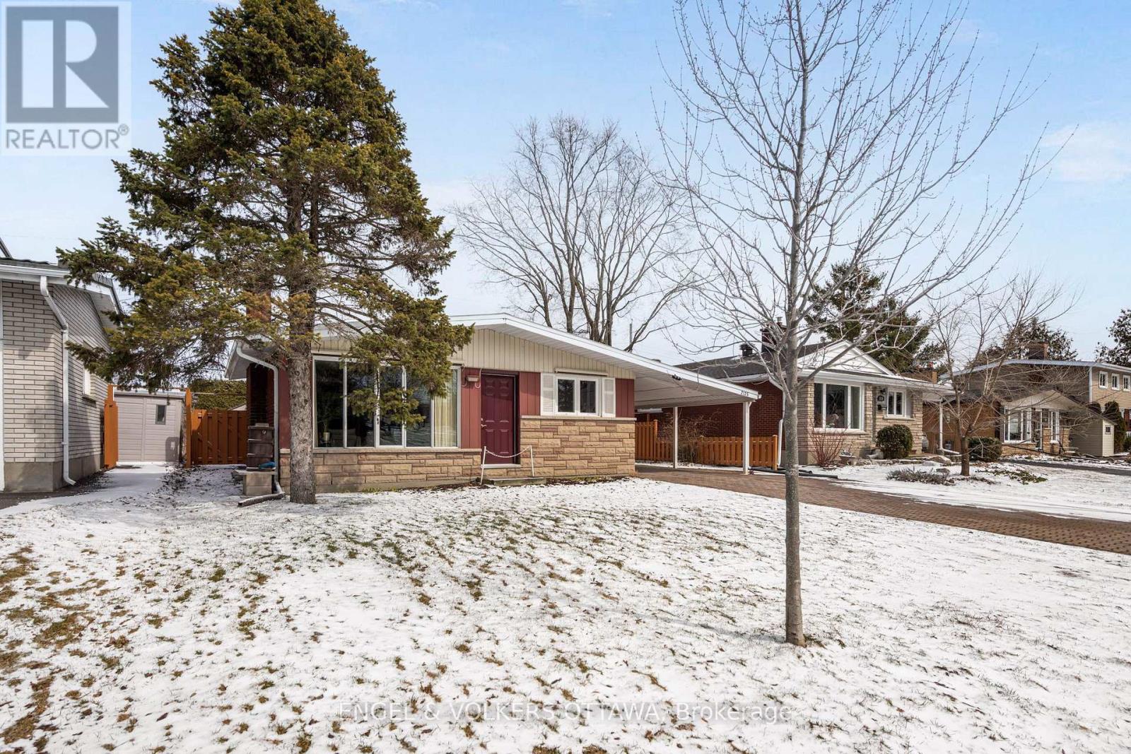 2125 Valley Drive, Ottawa, Ontario  K1G 2P6 - Photo 2 - X12976426