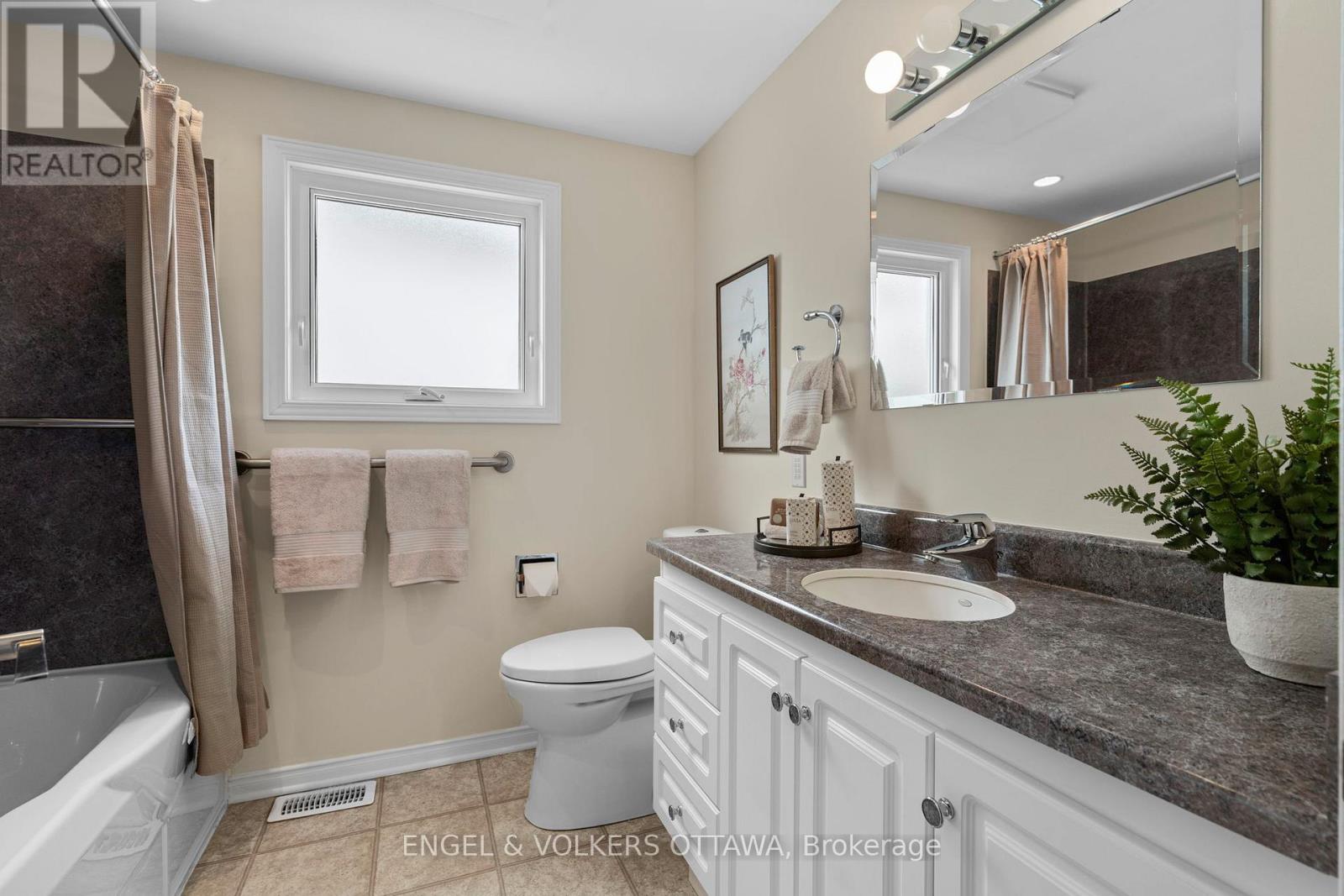 2125 Valley Drive, Ottawa, Ontario  K1G 2P6 - Photo 24 - X12976426