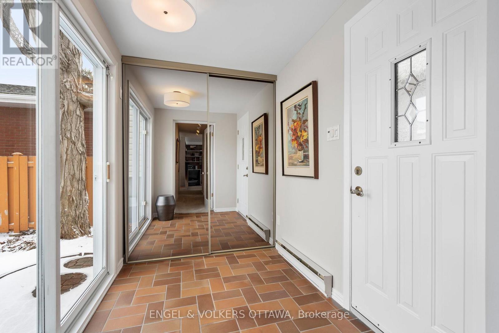 2125 Valley Drive, Ottawa, Ontario  K1G 2P6 - Photo 3 - X12976426